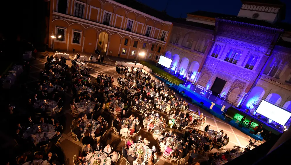 Imagen panorámica del Patio de la Montería del Real Alcázar de Sevilla durante la celebración de la gala