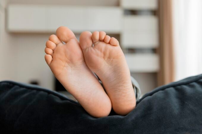 El síntoma "silencioso" de tener el colesterol peligrosamente alto que aparece en los dedos de los pies