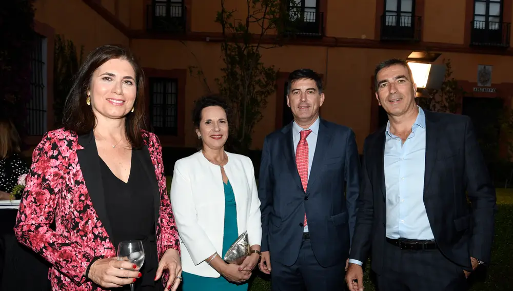 Esperanza Segura, Beatriz González, Juan Pérez y Francisco R. Querol