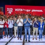 El presidente del Gobierno, Pedro Sánchez, en su primer mitin de campaña celebrado en Sevilla