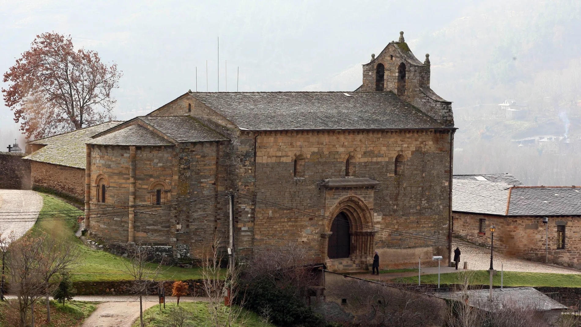 Imagen de la iglesia de Santiago, en Villafranca del Bierzo (León)