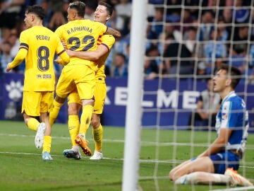 El Barcelona golea al Espanyol (2-4) y conquista una Liga para empezar a creer