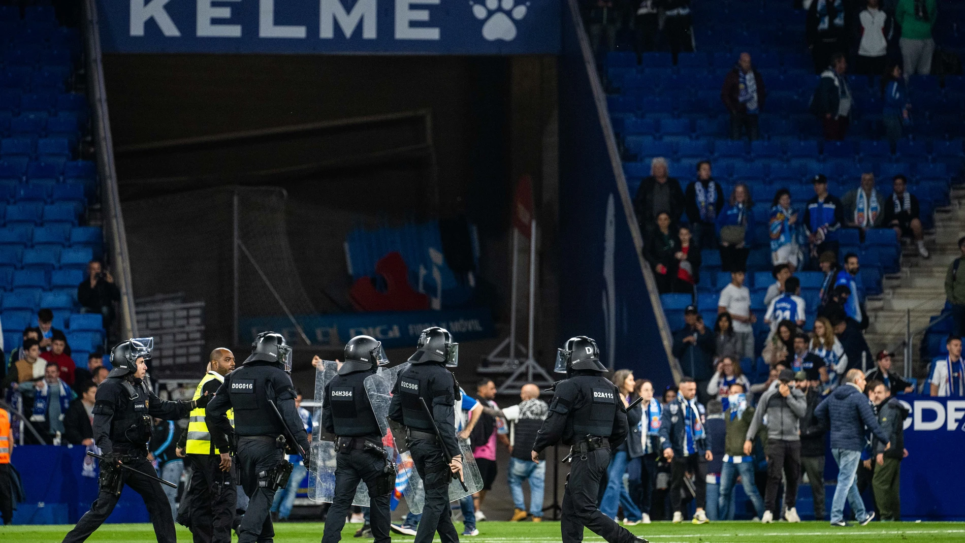 Espanyol fans invade the field and are evicted by the Mossos de Esquadra during the spanish league, La Liga Santander, football match played between RCD Espanyol and FC Barcelona at RCD Stadium on May 14, 2023, in Barcelona, Spain. Marc Graupera Aloma / Afp7 14/05/2023 ONLY FOR USE IN SPAIN