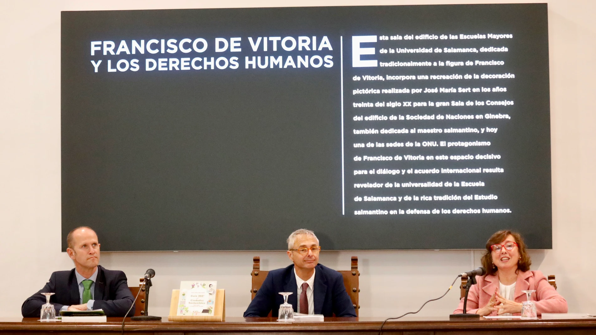 Presentación de la guía por parte de Ricardo Rivero, Miguel Calvo y María Teresa Pérez