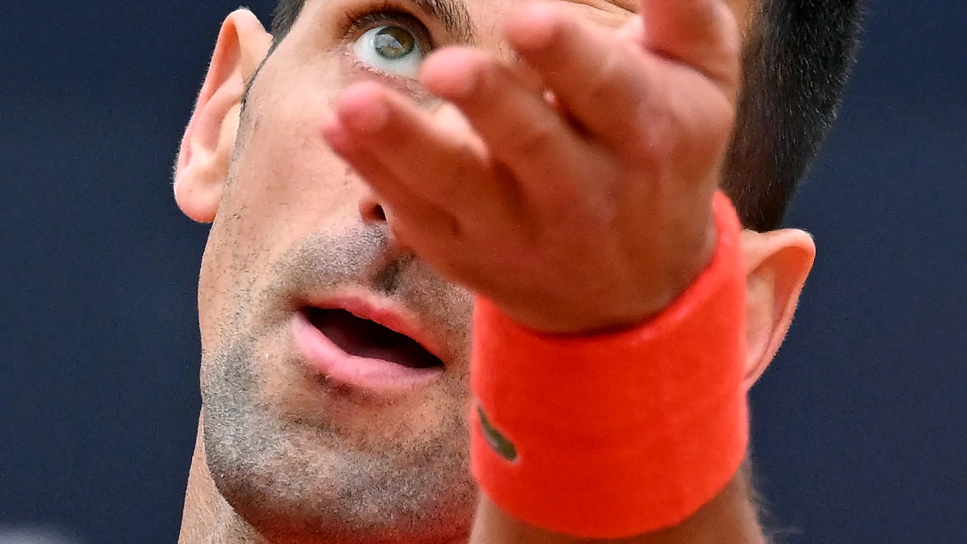 Roma (Italia), 16/05/2023.- El tenista serbio Novak Djokovic durante el partido de cuarta ronda de individuales masculino contra el brtitánico Cameron Norrie, en el torneo de tenis Abierto de Italia en Roma, este martes.- EFE/ETTORE FERRARI 