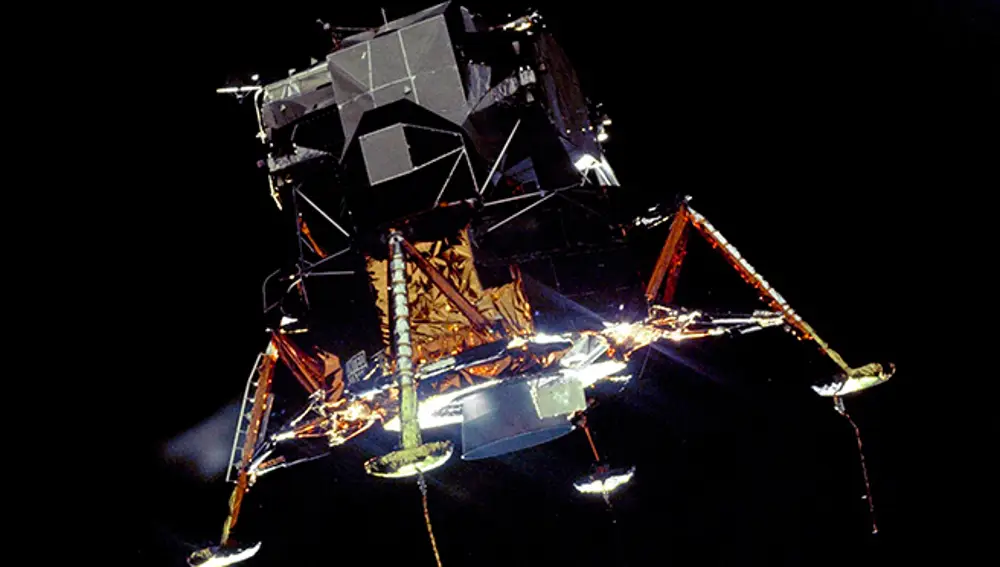 ML Eagle de la misión Apolo-11 en órbita lunar.