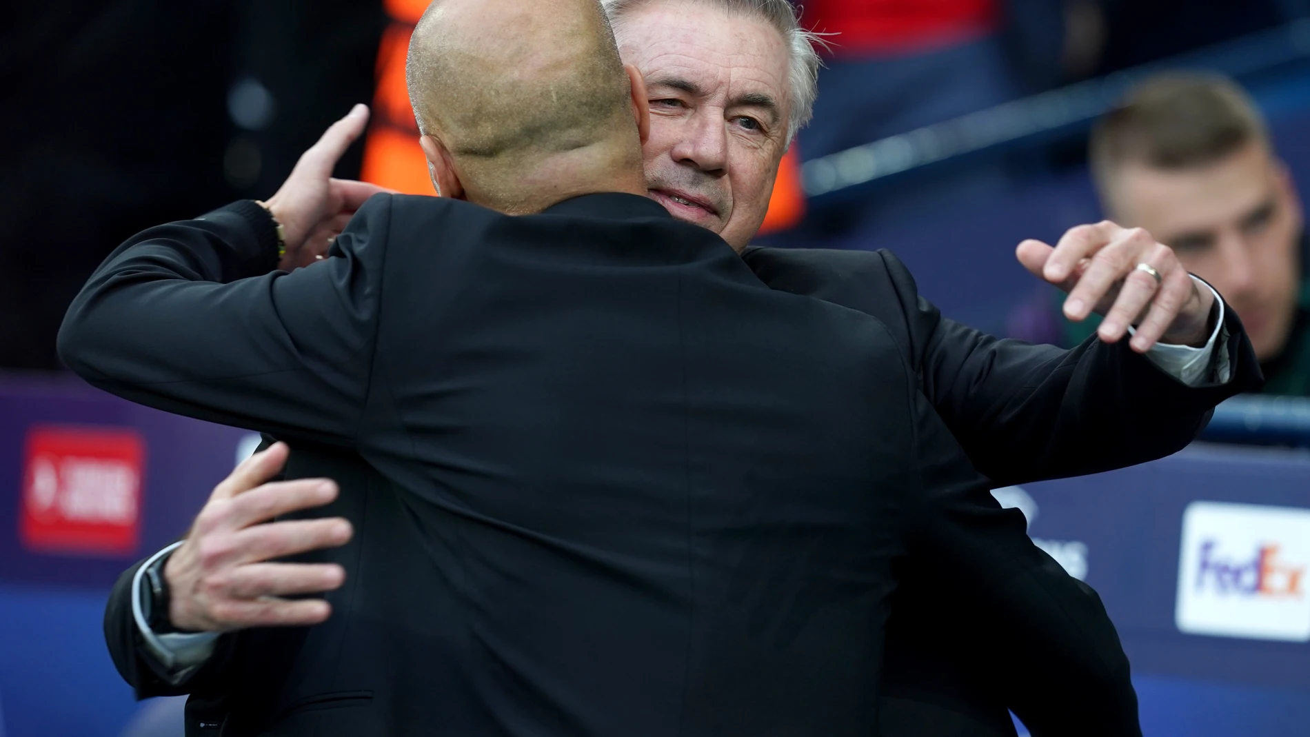 17 May 2023, United Kingdom, Manchester: Real Madrid manager Carlo Ancelotti and Manchester City manager Pep Guardiola greet each other ahead of the UEFA Champions League semi-final second leg soccer match between Manchester City and Real Madrid at Etihad Stadium. Photo: Martin Rickett/PA Wire/dpa17/05/2023 ONLY FOR USE IN SPAIN