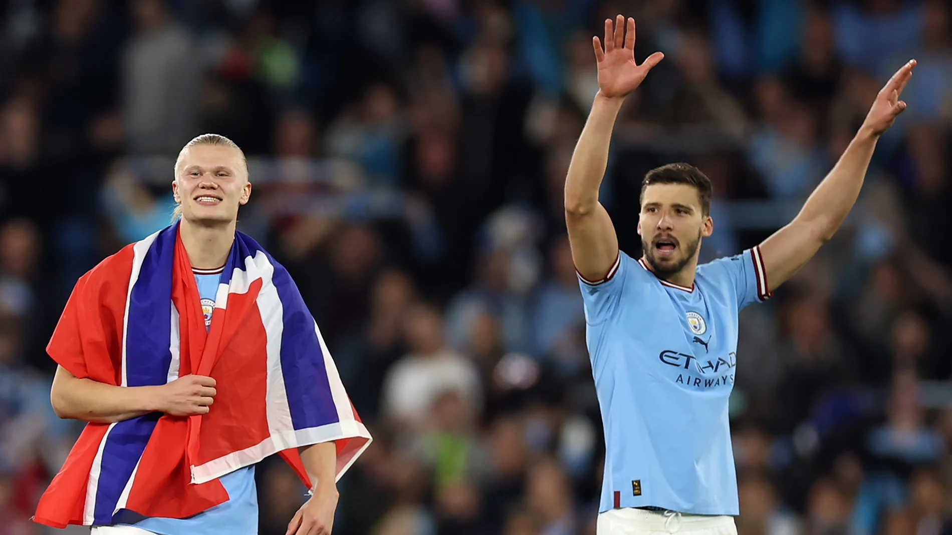 Manchester (United Kingdom), 17/05/2023.- Erling Haaland (L) and Ruben Dias of Manchester City celebrate after winning the UEFA Champions League semi-finals, 2nd leg soccer match between Manchester City and Real Madrid in Manchester, Britain, 17 May 2023. Manchester City won 4-0. (Liga de Campeones, Reino Unido) EFE/EPA/DAVID RAWCLIFFE 