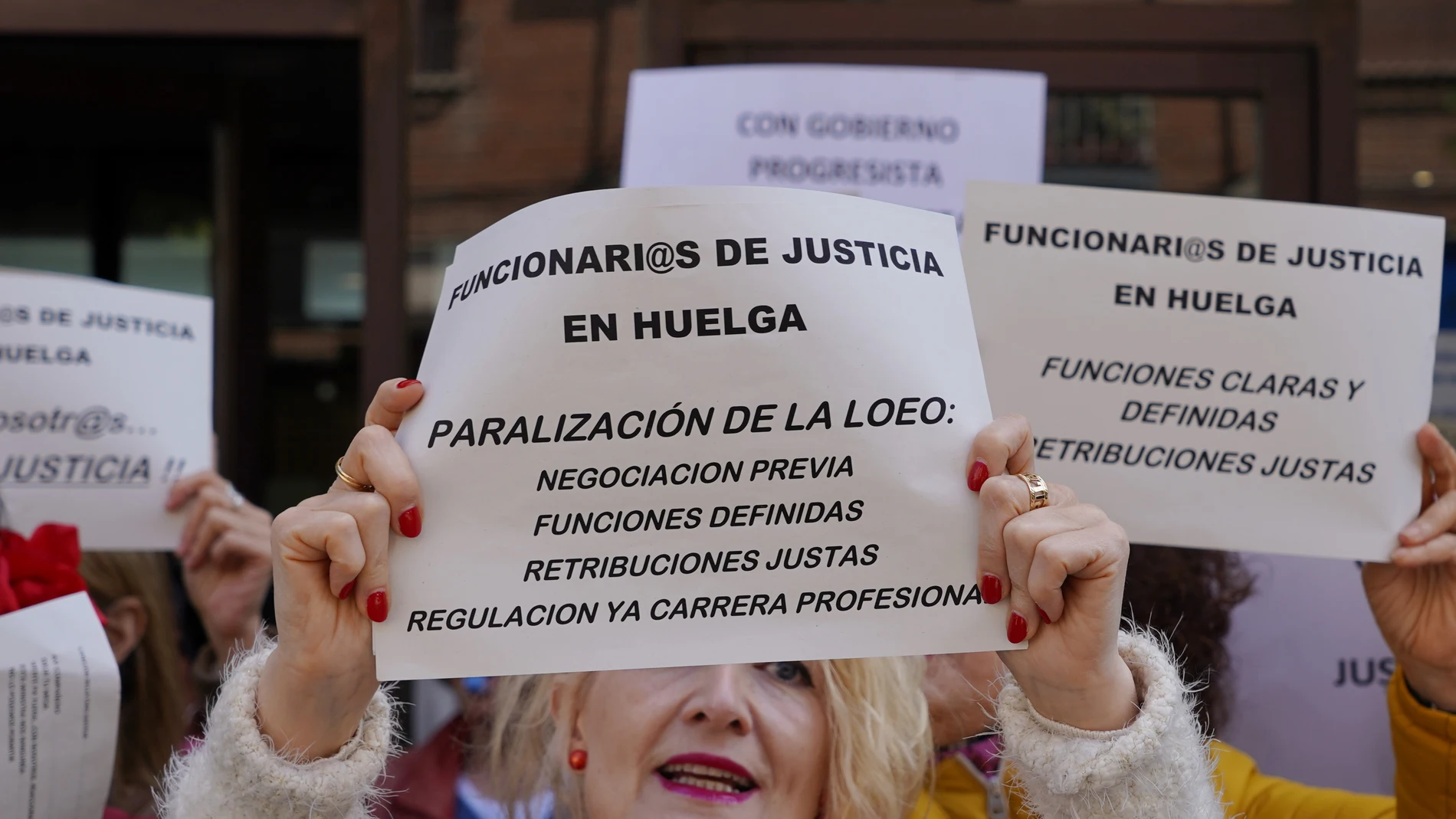 Funcionarios de Justicia de concentran frente a los juzgados de Valladolid