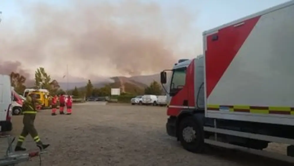 Incendios.- Extremadura solicita la ayuda de la UME en el incendio "fuera de control" en Pinofranqueado (Cáceres)