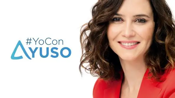 AYUSO: su indumentaria roja, el color de la Comunidad, pero también el del PSOE, busca arañar votos entre los socialistas descontentos. ►El uso del hashtag ha sido diferenciador, ya que solo el PP invita a seguir a la candidata en las redes sociales. Y la «A» de Ayuso se ha convertido en su propia marca 