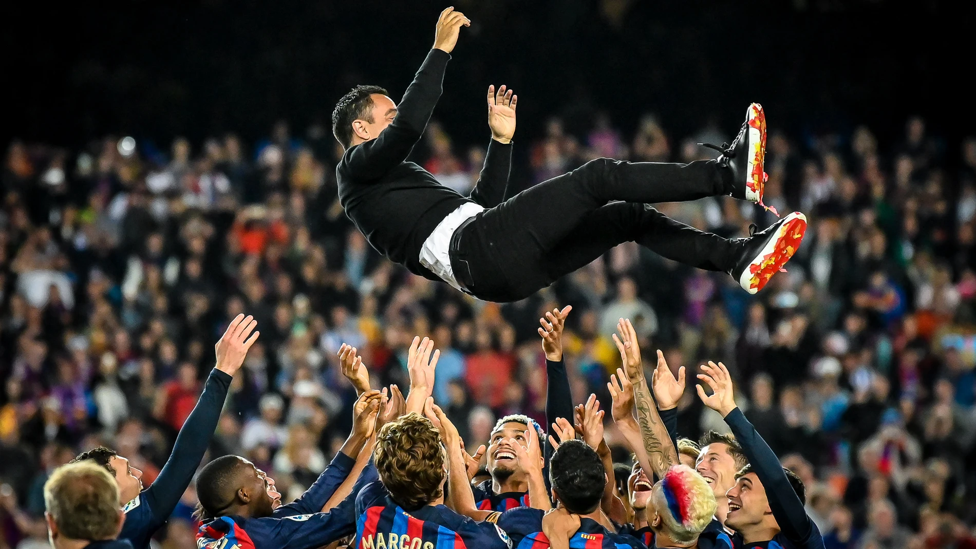 20 May 2023, Spain, Barcelona: Barcelona head coach Xavi Hernandez (C) and Barcelona players celebrate the Spanish La Liga league title after the soccer match between Barcelona and Real Sociedad at Camp Nou stadium. Photo: Felipe Mondino/LPS via ZUMA Press Wire/dpa
Felipe Mondino/Lps Via Zuma Pres / Dpa
20/05/2023 ONLY FOR USE IN SPAIN