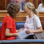 Yolanda Diaz y Maria Jesus Montero en el Pleno del Congreso que ha aprobado la Ley de Vivienda. 