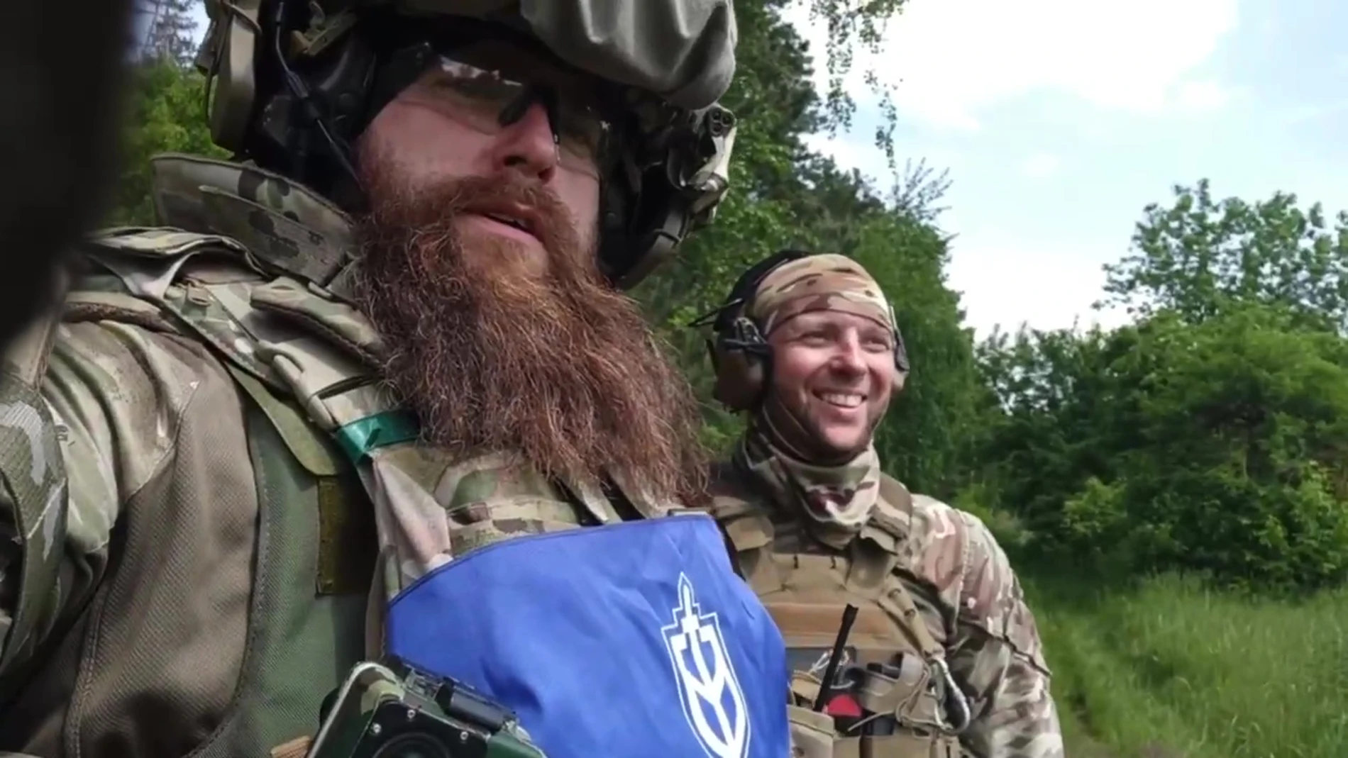 Dos soldados del Grupo de Voluntarios Rusos durante su acción en Belgorod