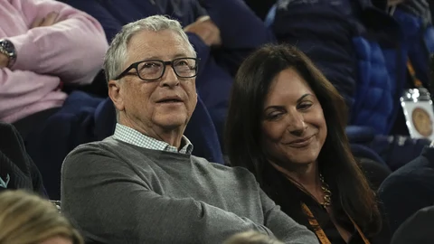Microsoft co-founder Bill Gates watches Felix Auger-Aliassime, of Canada, play Carlos Alcaraz, of Spain