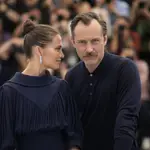 Alicia Vikander, left, and Jude Law pose for photographers at the photo call for the film 'Firebrand' at the 76th international film festival, Cannes, southern France, Monday, May 22, 2023. 