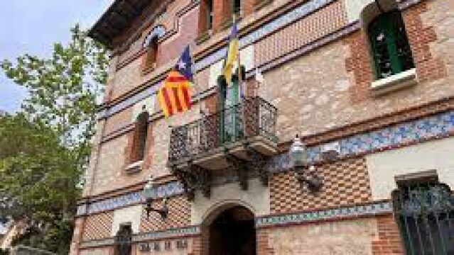 Fachada del Ayuntamiento de Begues 