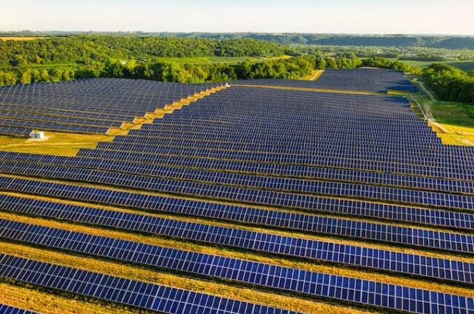 España experimenta un impresionante aumento del 108 % en la generación de energía solar para autoconsumo en 2022