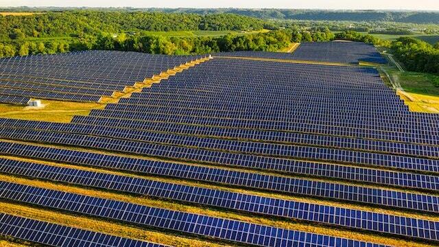 España experimenta un impresionante aumento del 108 % en la generación de energía solar para autoconsumo en 2022