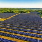 España experimenta un impresionante aumento del 108 % en la generación de energía solar para autoconsumo en 2022