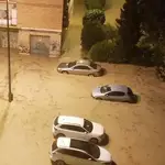 Calles anegadas y coches afectados por las fuertes lluvias en Cartagena