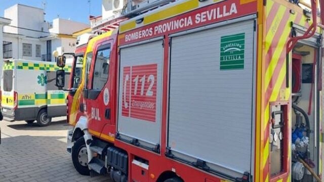 El cadáver hallado en una casa incendiada en Utrera (Sevilla) presenta dos disparos y se investiga como crimen