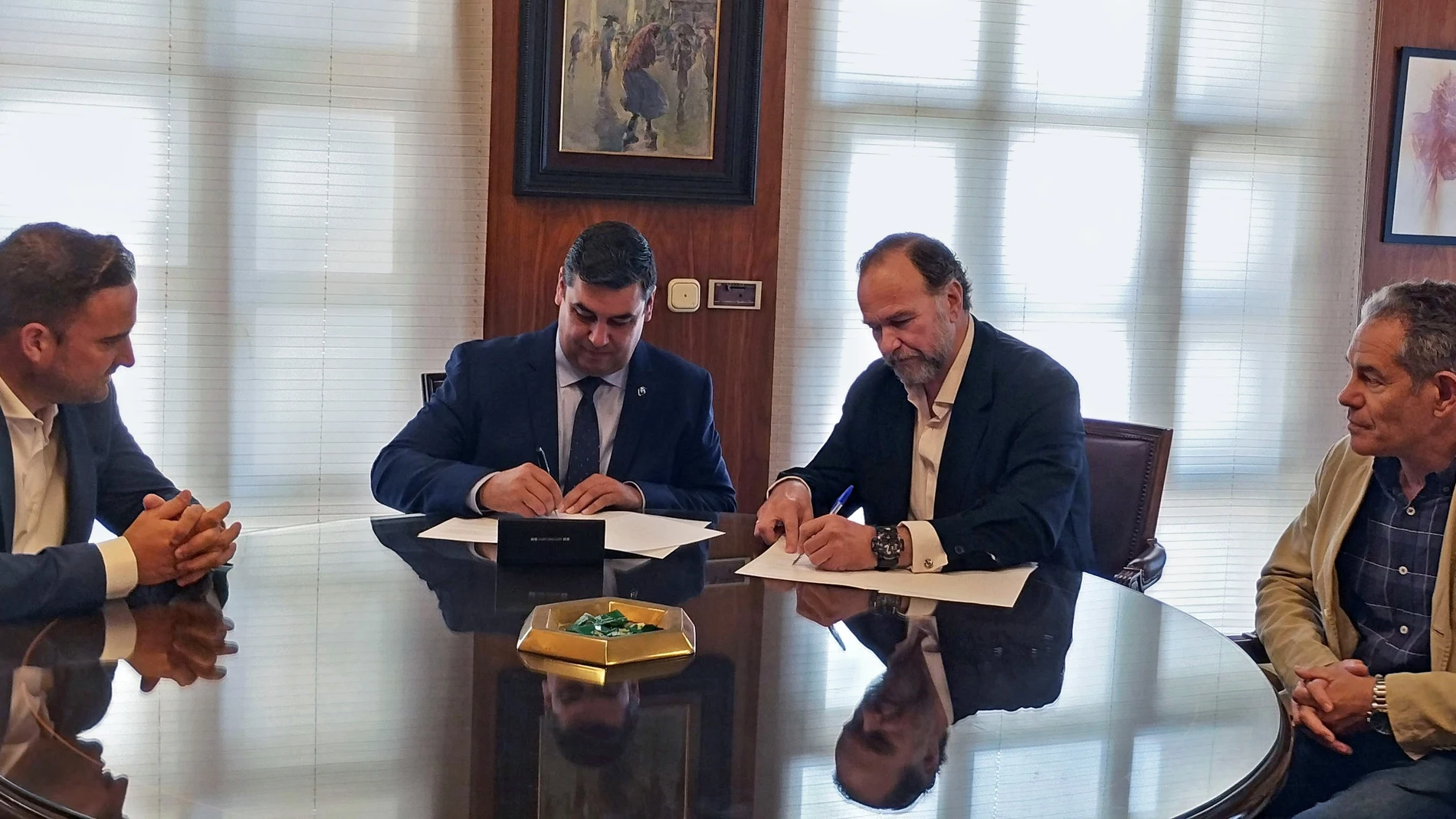 Firma de convenio entre Caja Rural del Sur y Freshuelva para el VIII Congreso de Frutos Rojos de Huelva. CAJA RURAL DEL SUR 23/05/2023