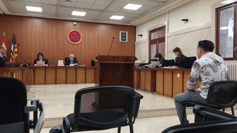 El acusado, durante el juicio este jueves en la Audiencia Provincial