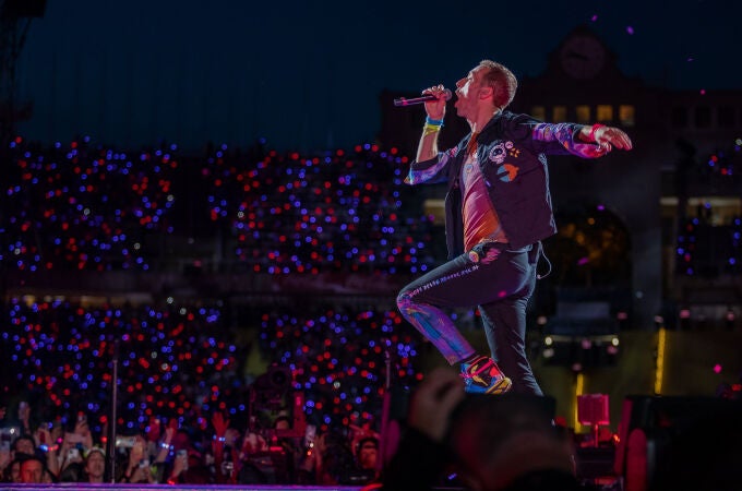 Coldplay cautiva en un Estadi Olímpic con 55.000 personas en su primera noche de cuatro en Barcelona