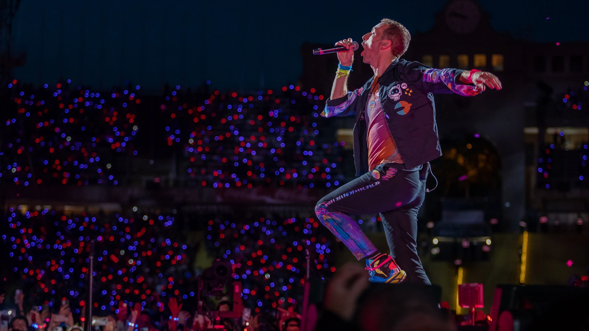 Coldplay cautiva en un Estadi Olímpic con 55.000 personas en su primera noche de cuatro en Barcelona