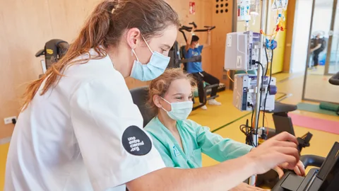 Aceleradora Unoentrecienmil en la Unidad de niños con cáncer del Hospital La Paz
