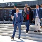 El alcalde de León y candidato del PSOE a la reelección, José Antonio Díez, antes de presentar su proyecto de integración ferroviaria en la ciudad