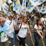 Simpatizantes kirchneristas celebran el 20º aniversario de la llegada al poder del fallecido Néstor Kirchner
