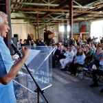 Borrell confía en que la empresa privada en Cuba contribuya a abrir la economía de la isla