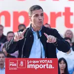 Sánchez participa en un acto del PSOE-Madrid ayer en Entrevías