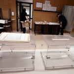 Colocacion urnas y papeletas en colegios electorales