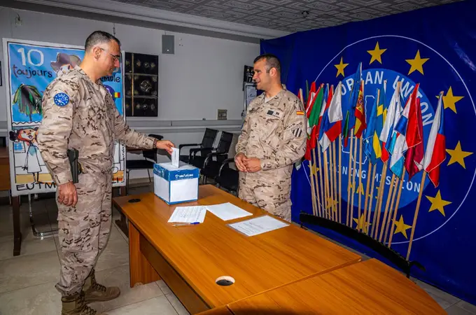 Más de 2.200 militares desplegados en el exterior votan por correo