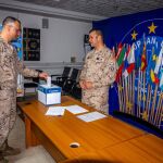 Un militar español vota desde Mali