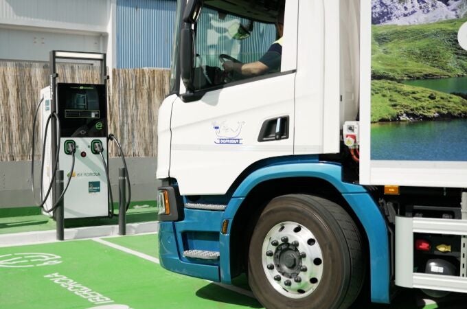 Iberdrola inaugura las primeras estaciones de recarga específicas de camiones. Cargarán a 180 kW en primera fase y a 1.000 kW en la segunda 