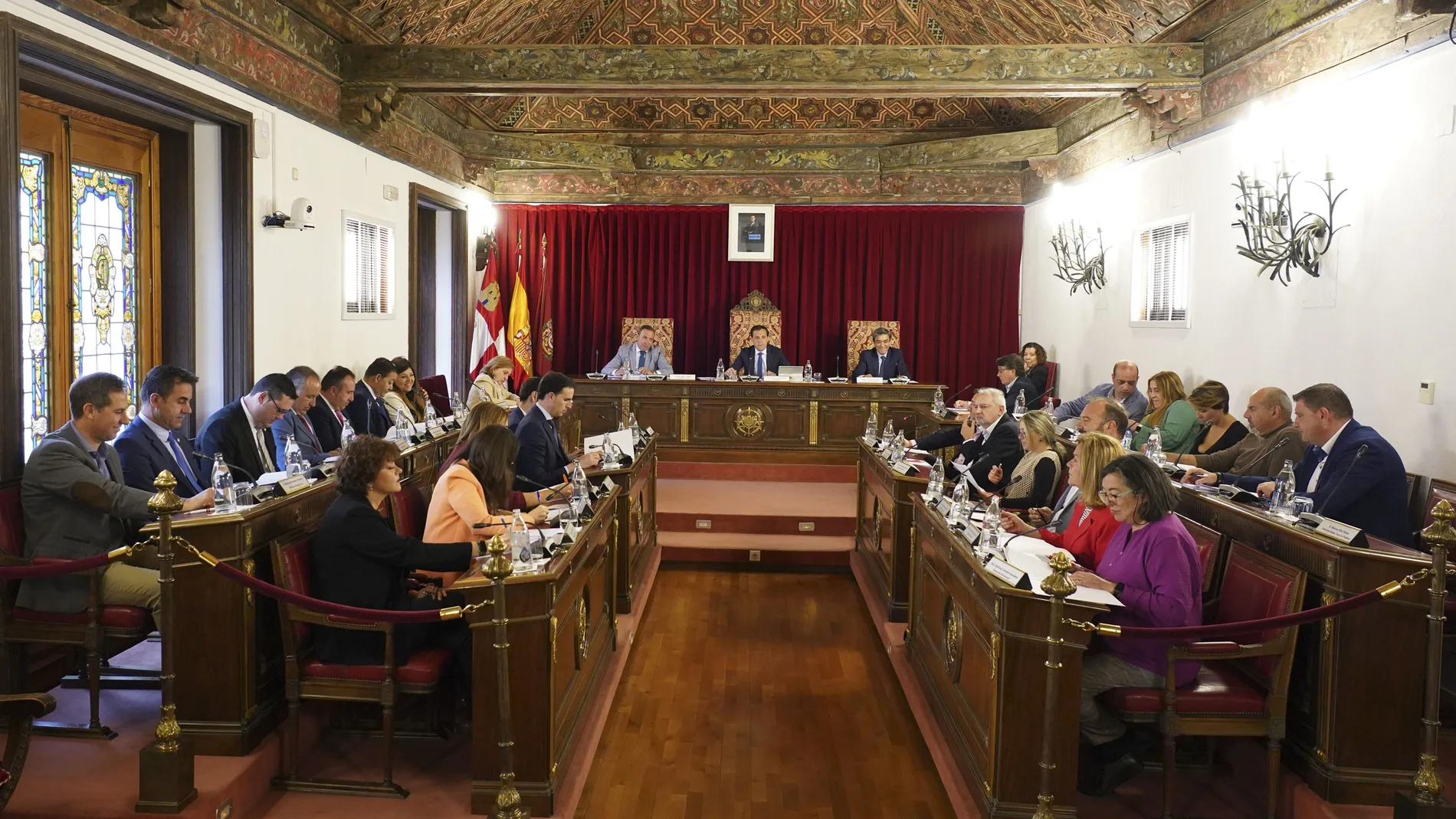 Conrado Íscar preside el último pleno de la Diputación de Valladolid antes de las elecciones