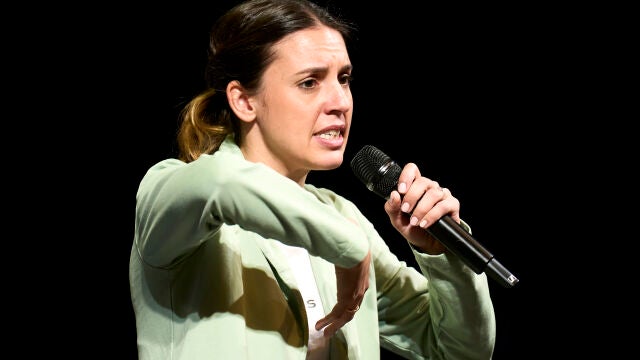 AMP.- 28M.- Interrumpen el discurso de Irene Montero en el cierre de campaña y esta replica: "Fuera transfobia"