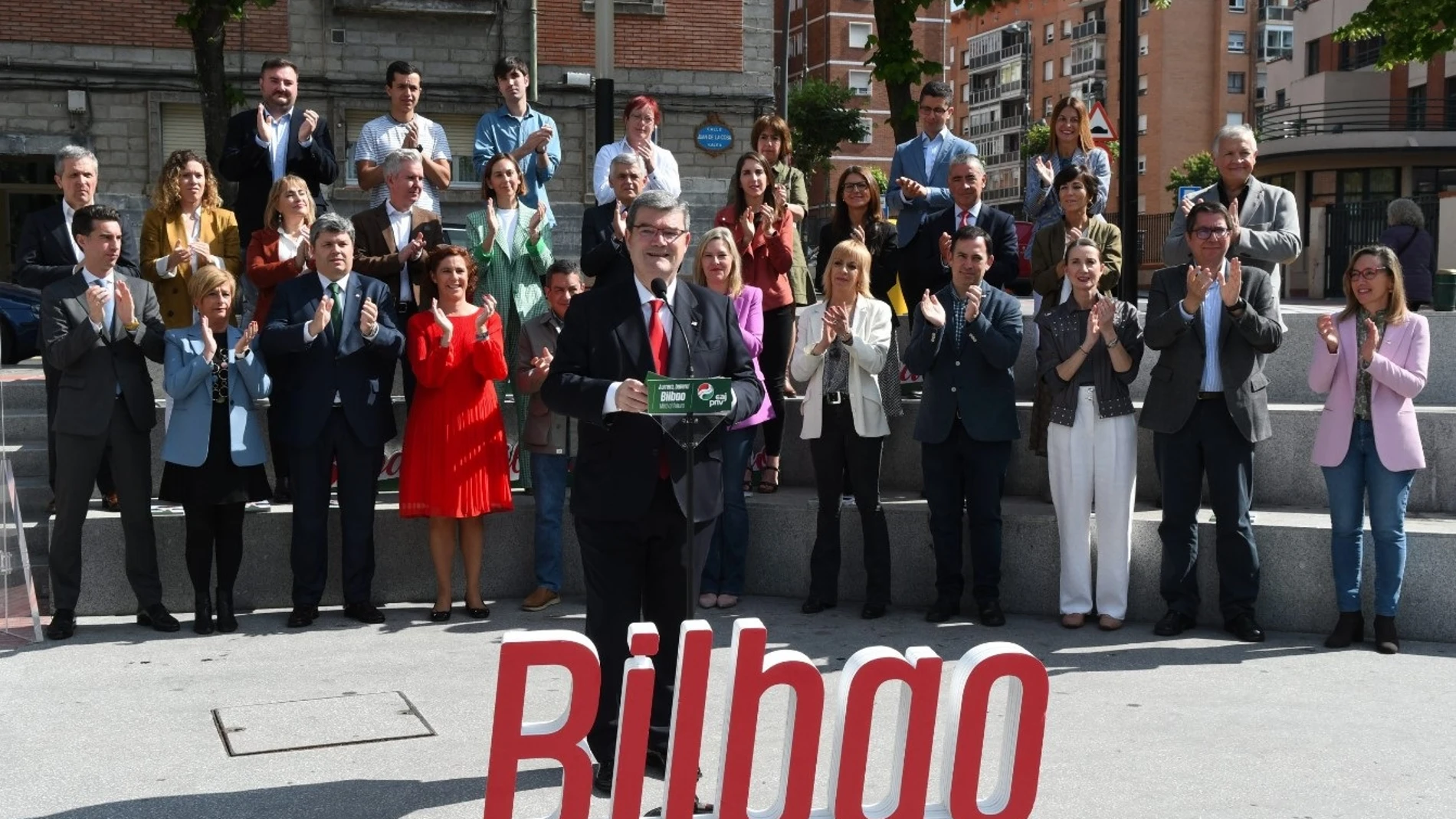 El candidatto del PNV a la alcaldía de Bilbao, Juan Mari Aburto, en el acto de cierre de campaña. PNV 26/05/2023
