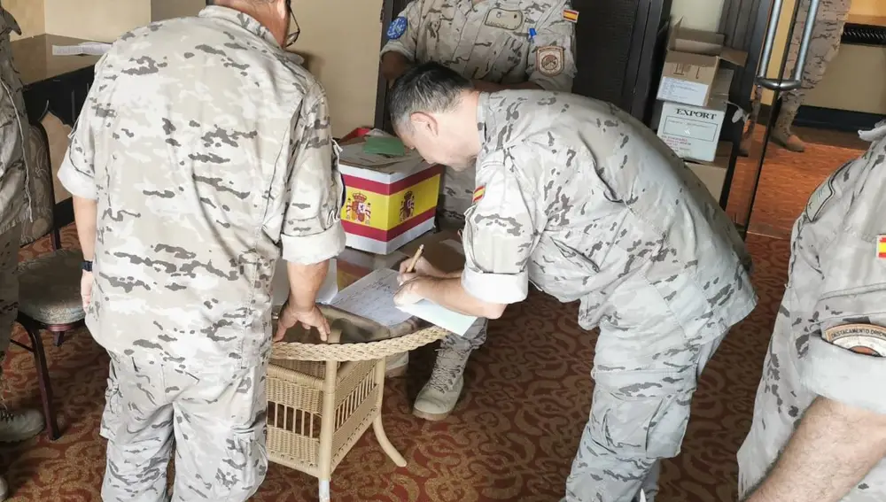 Militares españoles votan desde Yibuti