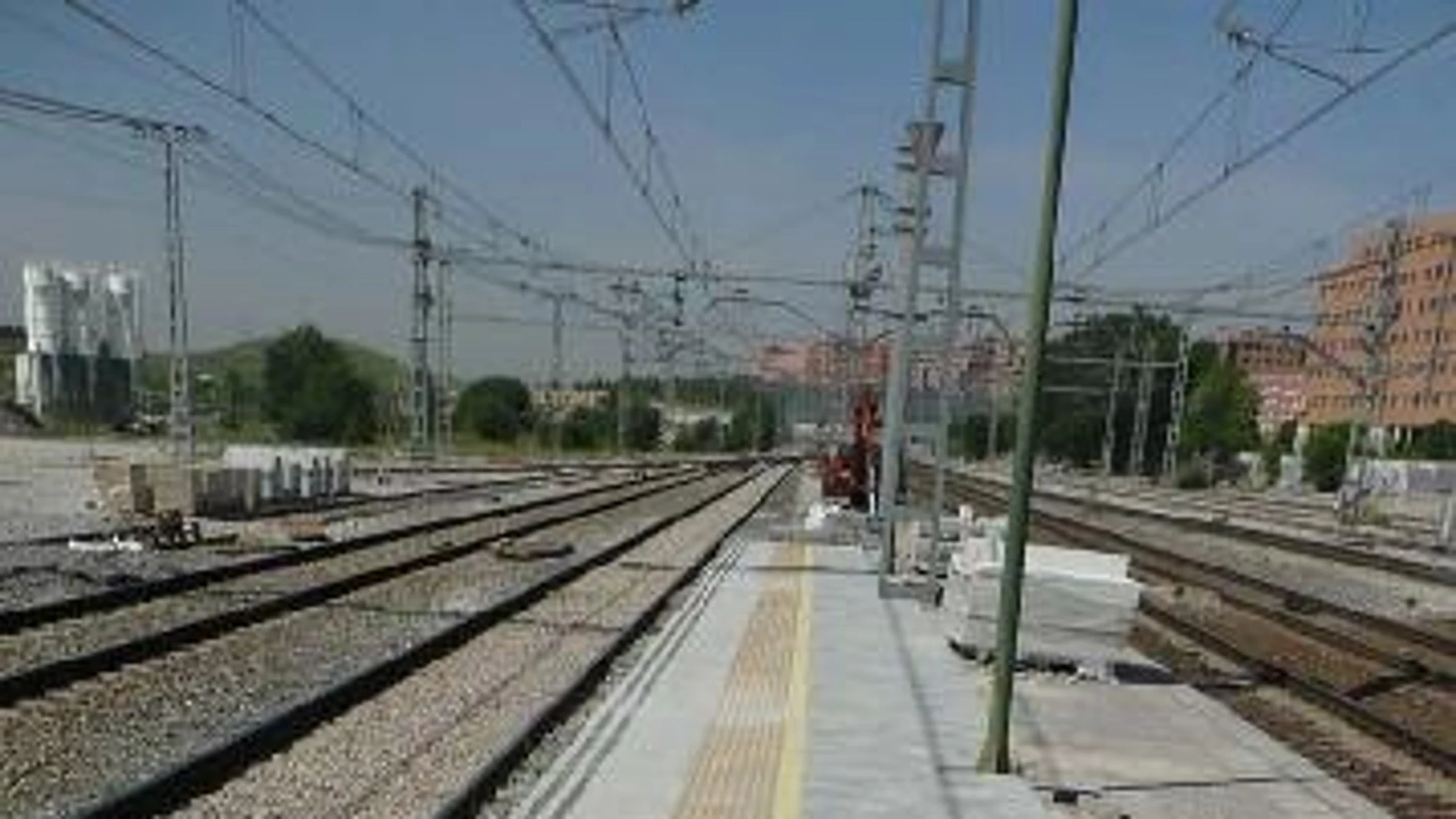 Fallece un joven de 15 años tras electrocutarse por tocar la catenaria en una estación de trenes de Madrid