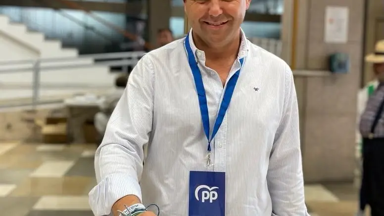 El secretario general del PP-A, Antonio Repullo, este domingo ejerciendo su derecho a voto en Córdoba.