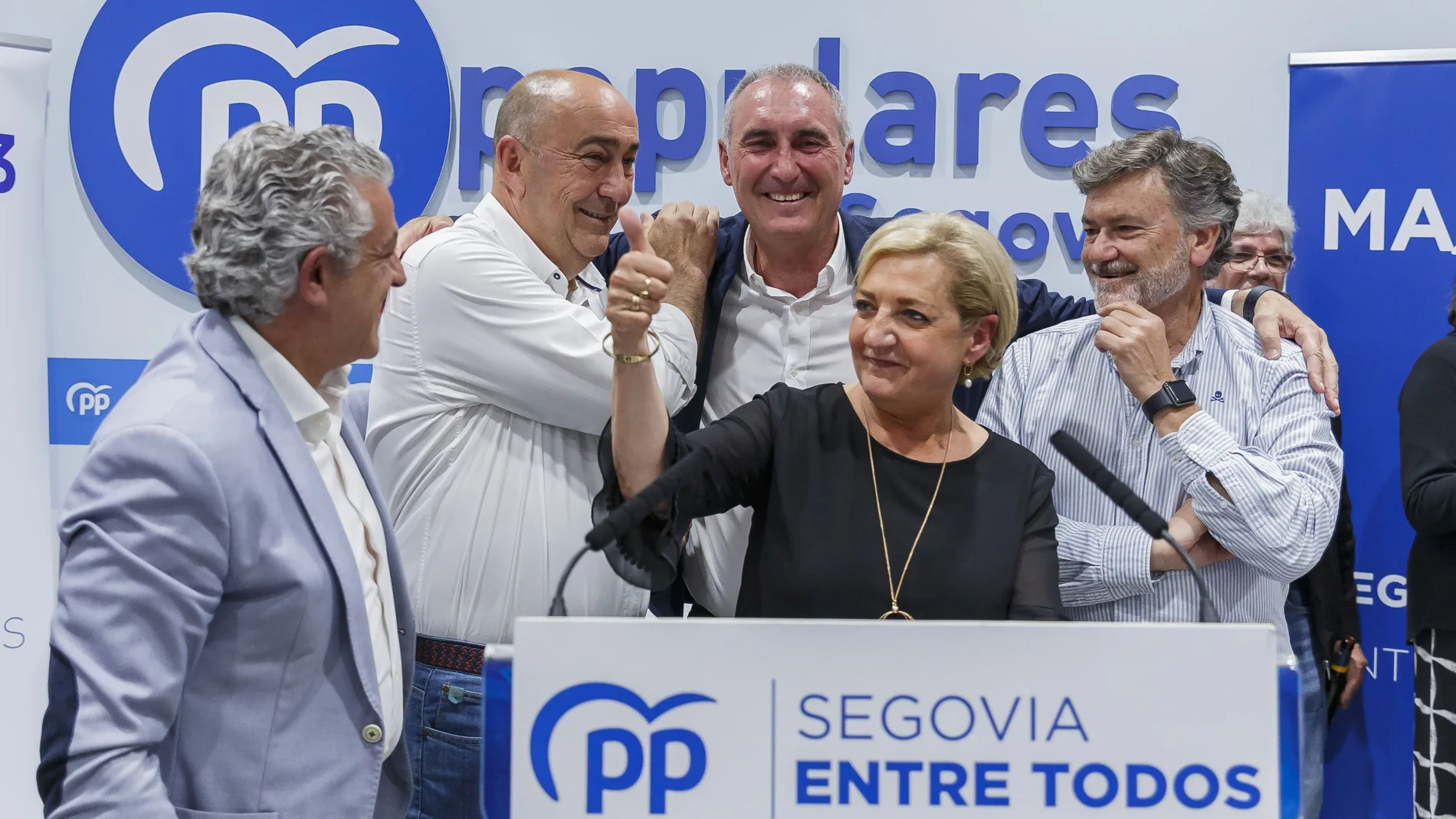 Mazarías, De Vicente, Vázquez, Bravo y Paloma Sanz celebran la victoria en Segovia