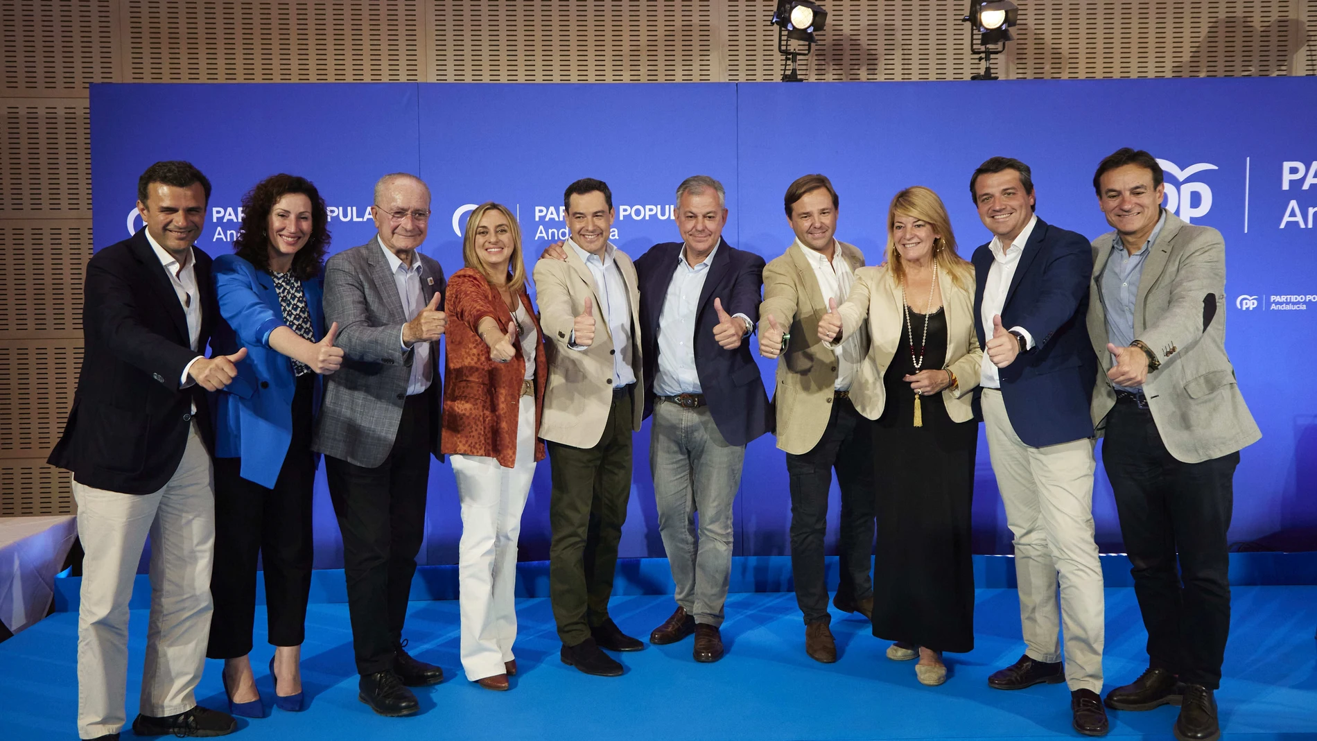 El presidente de la Junta y el secretario general del PP-A, junto a los alcaldes y candidatos populares en las ocho capitales andaluzas