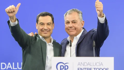 Juanma Moreno y José Luis Sanz, próximo alcalde de Sevilla