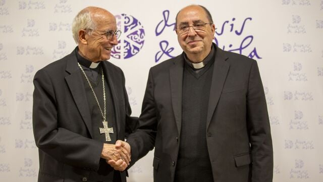 El sacerdote vallisoletano Jesús Rico junto al administrador diocesano de Ávila, Jesús García Burillo