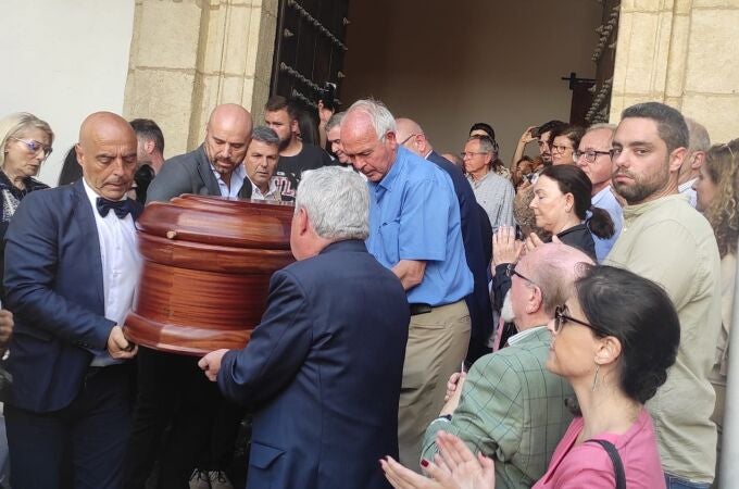 Córdoba.- Córdoba despide entre aplausos a Antonio Gala, cuyas cenizas descansarán como él quiso, en su Fundación
